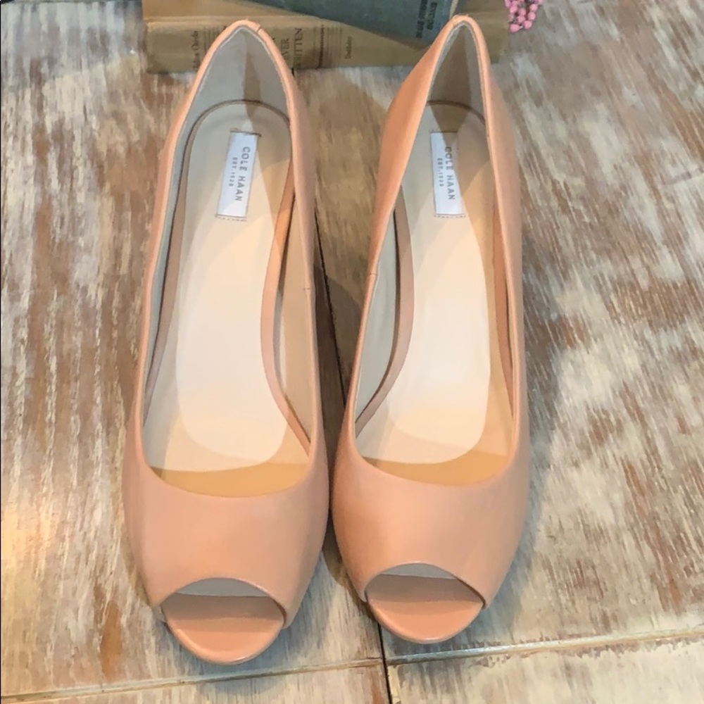 New Cole Haan Nude Leather, wood chunky heel Pumps - Picture 1 of 6